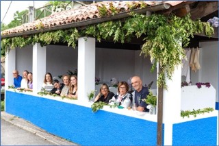 Lavadero de El Valln, en Santa Eulalia, con los responsables de su decoracin.