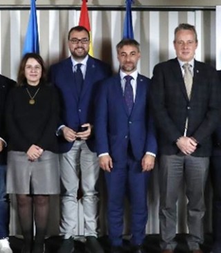 Por la izquierda, Adriana Lastra (Delegada del Gobierno en Asturias), Adrin Barbn, Gerardo Fabin y Marcelino Marcos Lndez (consejero de Medio Rural), en Torazo.